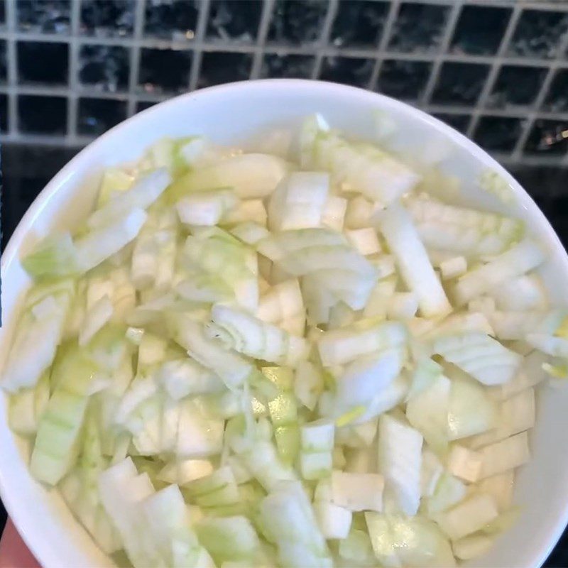 Step 1 Prepare ingredients for vegetarian spring rolls from soybeans