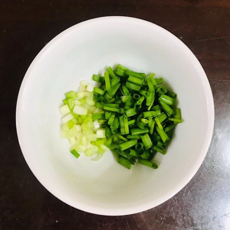 Step 1 Prepare the ingredients for Stir-fried Carrots with Onions