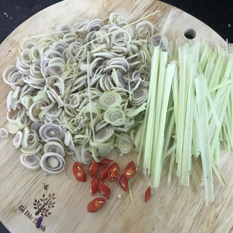 Step 1 Prepare the ingredients for Stir-fried Chicken with Lemongrass and Chili