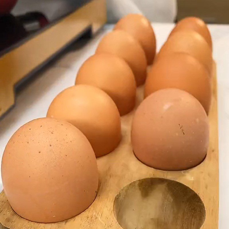 Step 1 Prepare the ingredients for Fried eggs with soy sauce