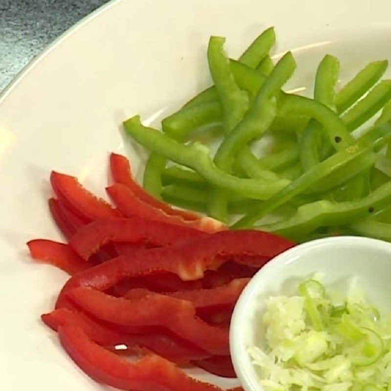 Step 1 Prepare the ingredients for Stir-fried Ganoderma Mushrooms with Bell Peppers