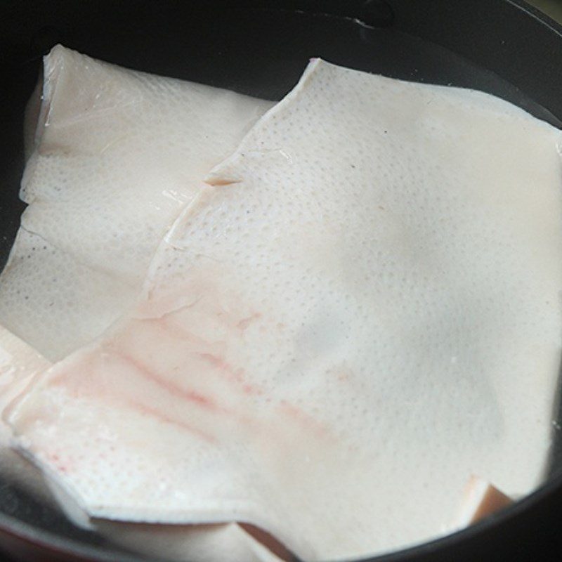 Step 1 Prepare the ingredients for Crispy Fried Pork Skin with Satay