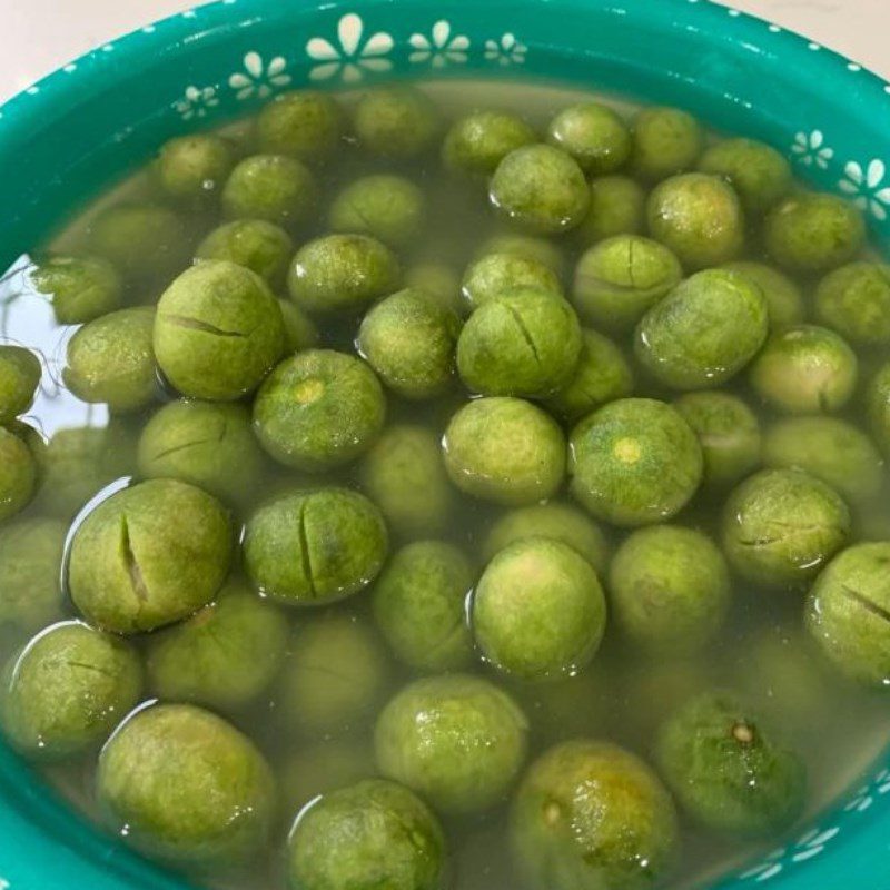 Step 1 Prepare the ingredients How to make pickled sour fruits by blanching in boiling water