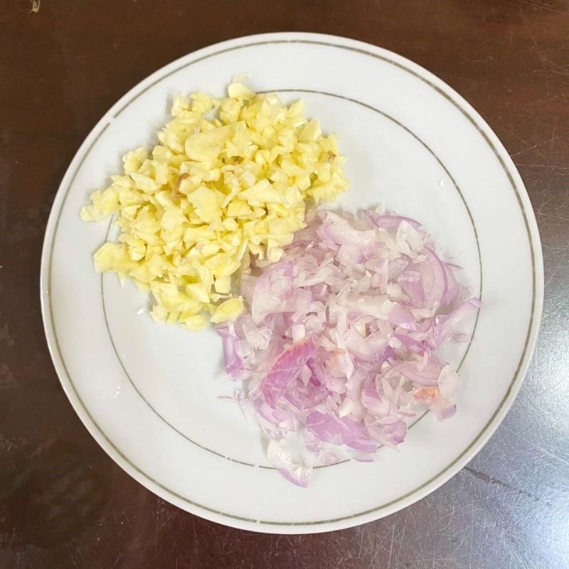 Step 1 Prepare the ingredients for Braised Catfish with Pineapple