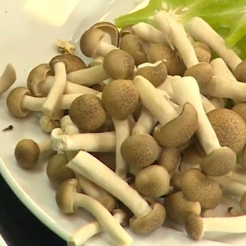 Step 1 Prepare the ingredients for Sour Starfruit Stir-fried Lingzhi Mushroom