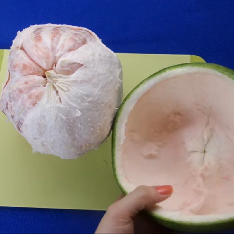 Step 1 Prepare the ingredients for dried beef grapefruit salad