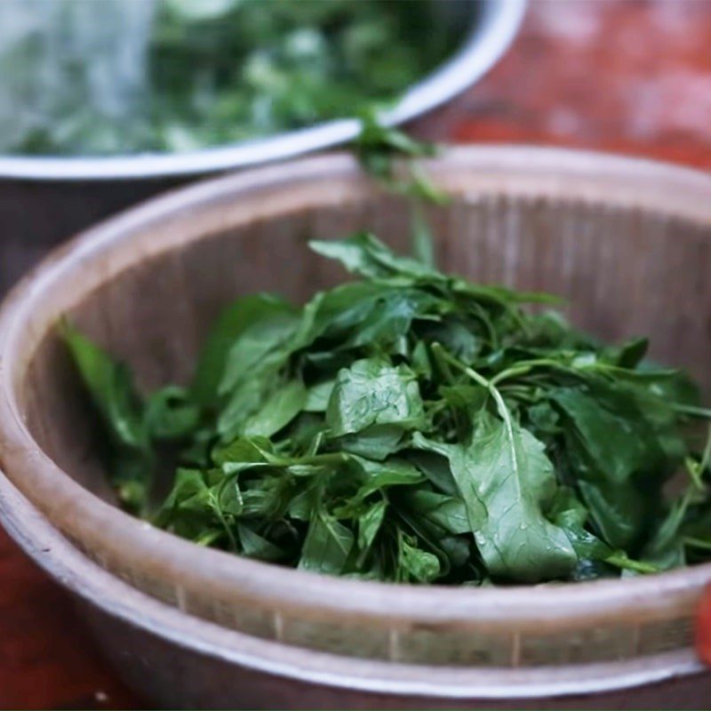 Step 1 Prepare ingredients for stir-fried tầm bóp with garlic