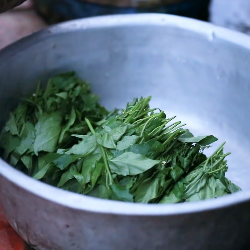 Step 1 Prepare ingredients for stir-fried tầm bóp with garlic