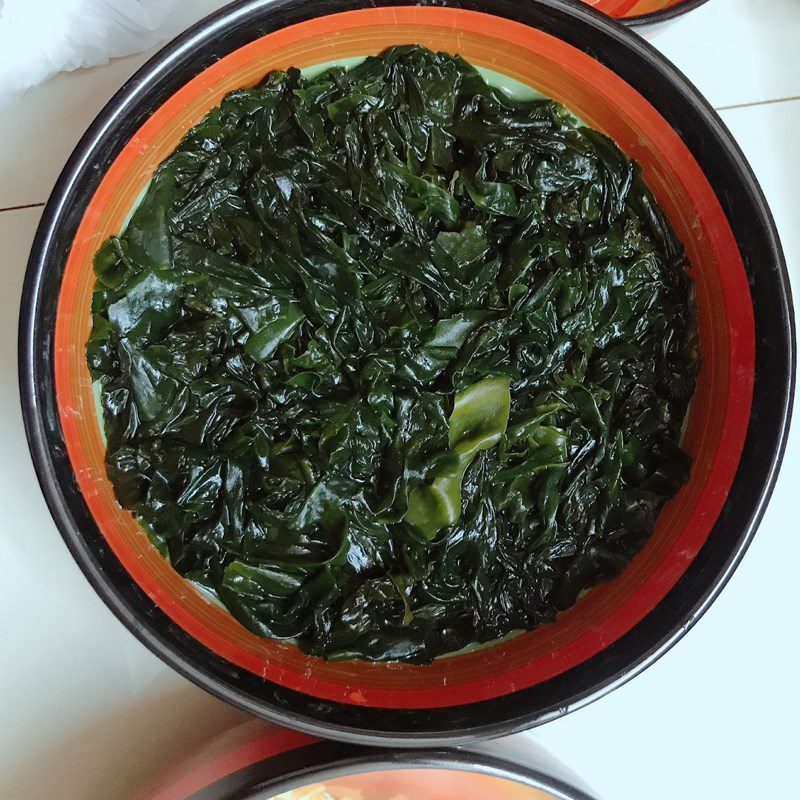 Step 1 Prepare the ingredients for Stir-fried Seaweed Noodles