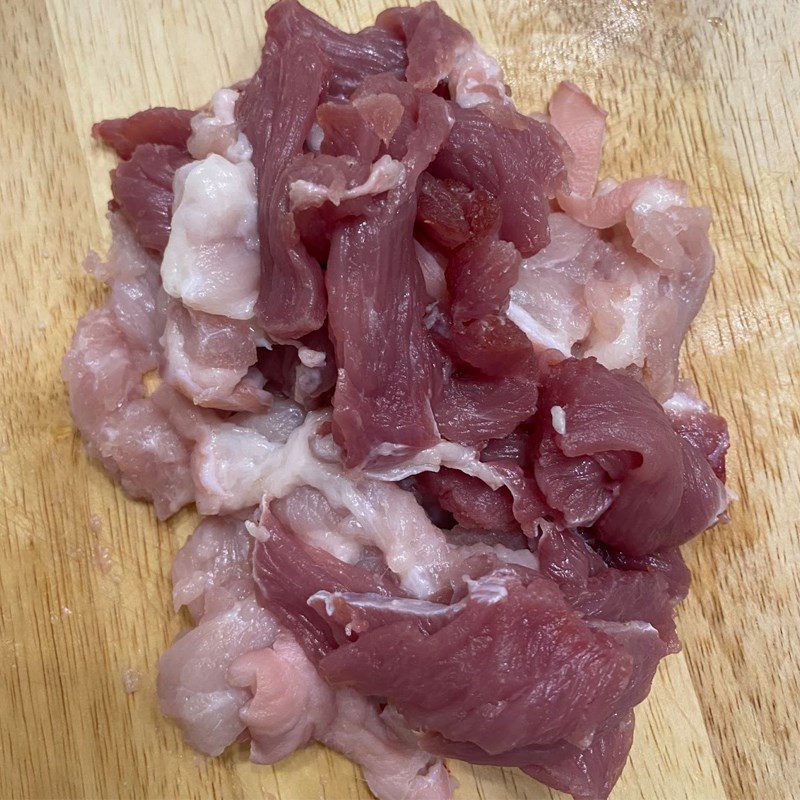 Step 1 Prepare the ingredients for Stir-fried Loofah with Pork and Mushrooms