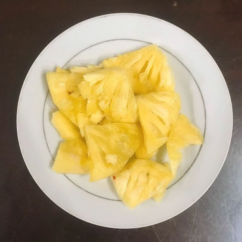 Step 1 Prepare the ingredients for Braised Catfish with Pineapple