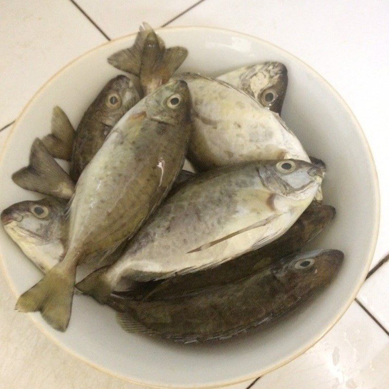 Step 1 Prepare the ingredients for Fish Soup