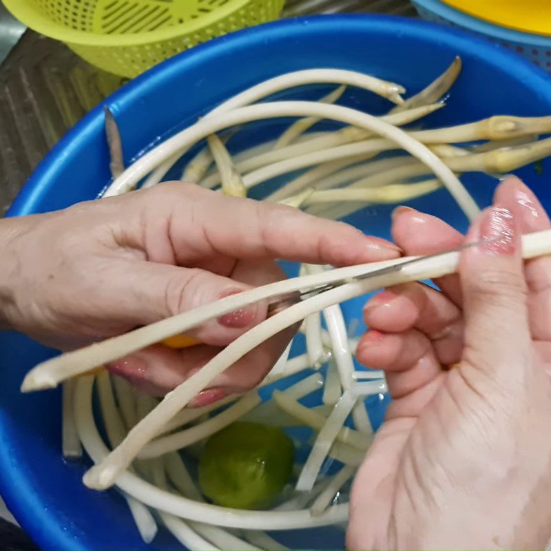 Step 1 Prepare the Ingredients for Stir-Fried Lotus Stem with Garlic