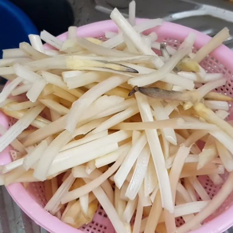 Step 1 Prepare the Ingredients for Stir-Fried Lotus Stem with Garlic