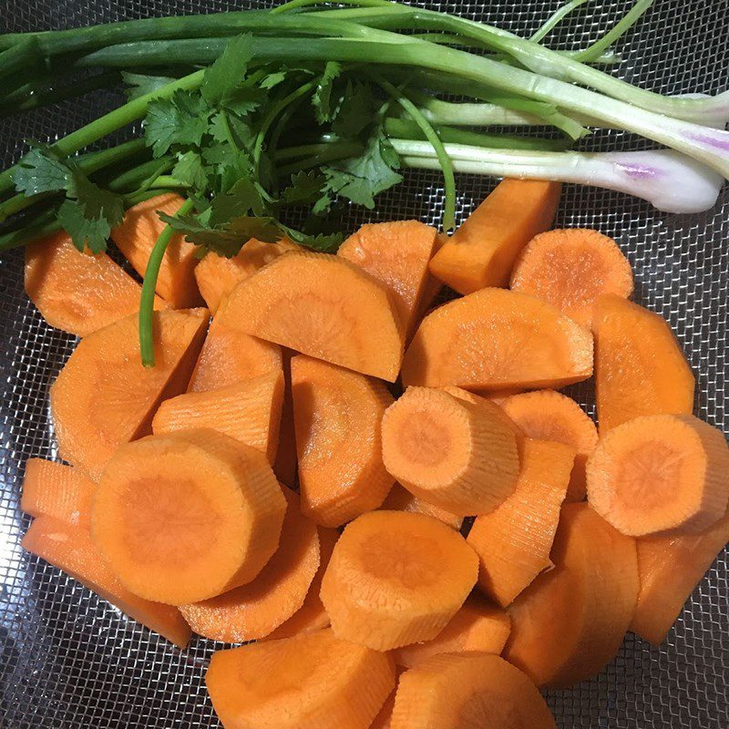 Step 1 Prepare the ingredients for Carrot Soup with Pork Bones