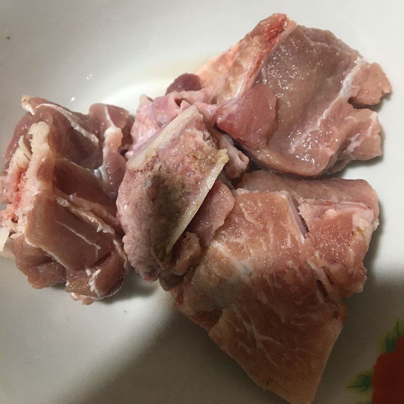 Step 1 Prepare the ingredients for Carrot Soup with Pork Bones