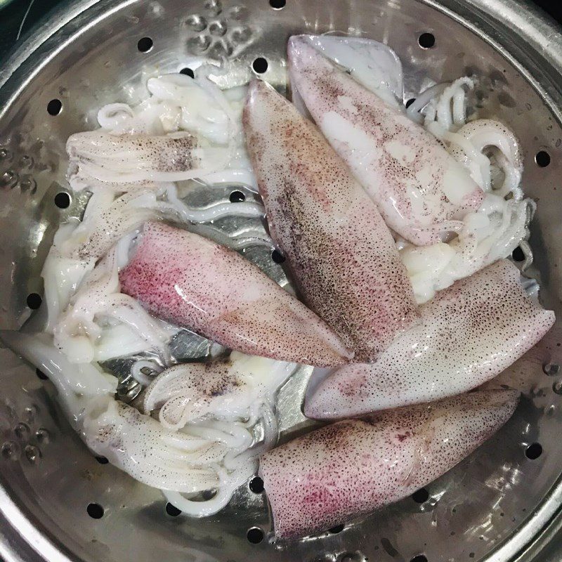 Step 1 Prepare the Ingredients for Stir-fried Squid with Water Spinach