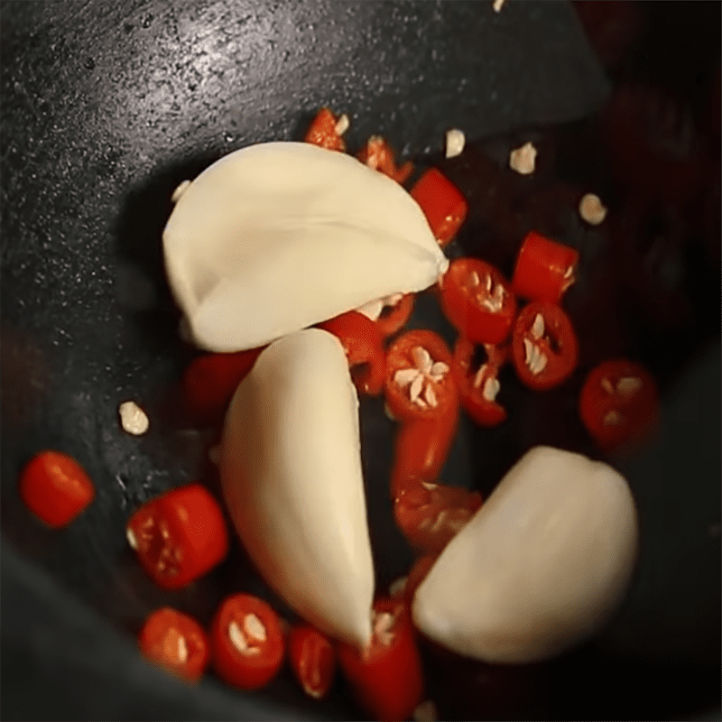 Step 1 Prepare the ingredients for Spicy Thai Basil Chicken Stir-fry