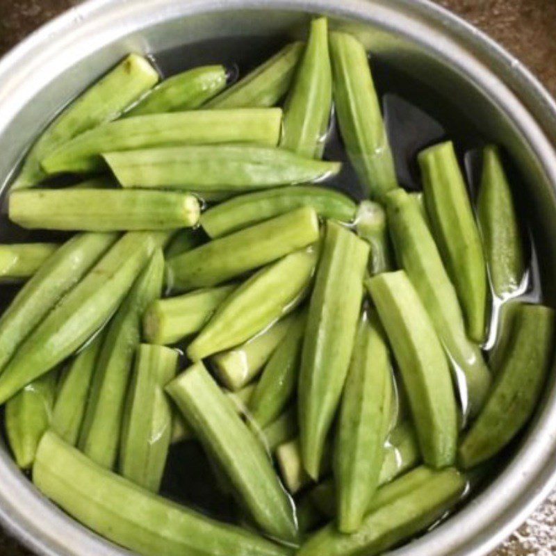 Step 1 Prepare the ingredients for Vegetarian Sour Soup with Yellow Lotus Flowers (Recipe shared from Tiktok Vegetarian Kitchen XANH)