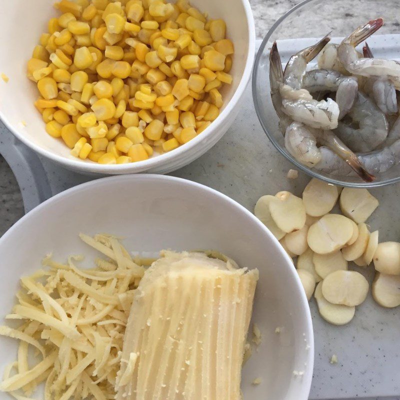 Step 1 Prepare the ingredients for Shrimp with cheese sauce (recipe shared by a user)