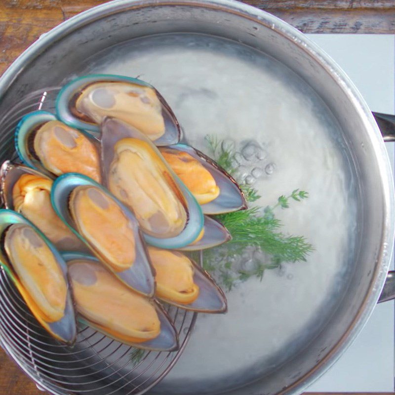 Step 1 Prepare the ingredients for seafood Risotto