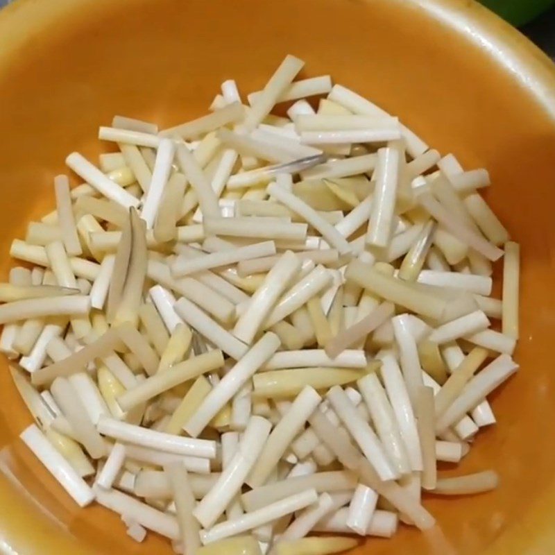 Step 1 Prepare the ingredients for Stir-fried lotus stem with chicken