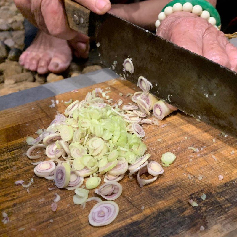 Step 1 Prepare the ingredients for Stir-Fried Goat Meat with Lemongrass and Chili Powder (recipe shared by a user)