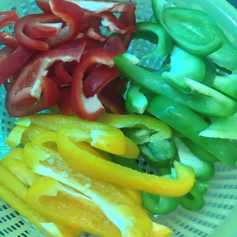 Step 1 Prepare the ingredients for Stir-fried Fish Cake with Bell Peppers