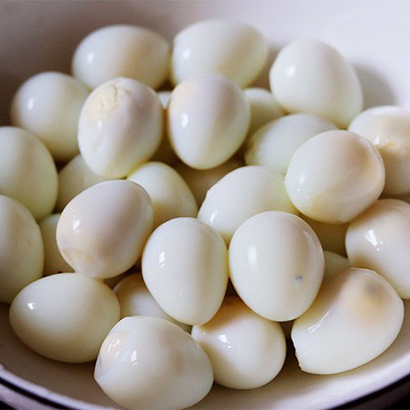 Step 1 Prepare the ingredients for Fried Quail Eggs with Tomato Sauce