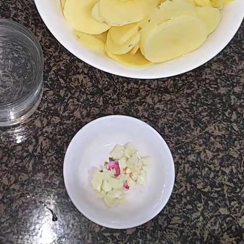 Step 1 Preparing ingredients Stir-fried potatoes with garlic