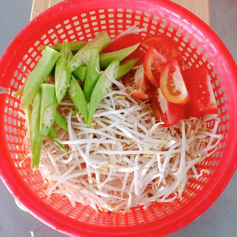 Step 1 Prepare the ingredients for Sour Snakehead Fish Soup (recipe shared by a user)