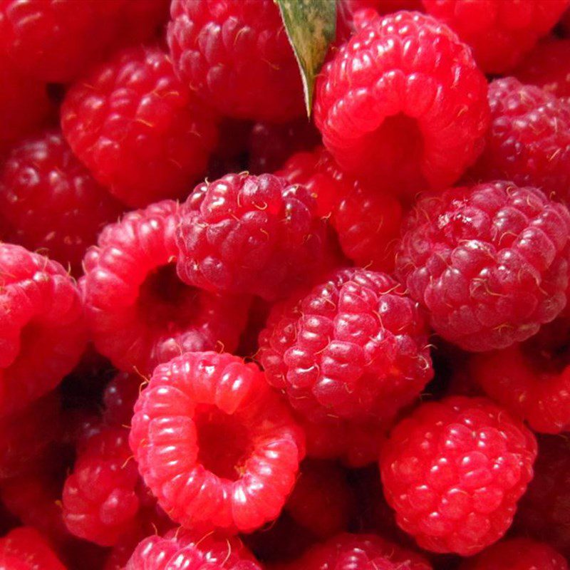 Step 1 Prepare the ingredients for Lychee Raspberry Coconut Smoothie