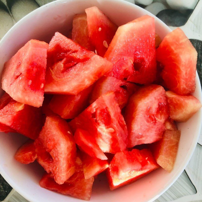 Step 1 Prepare the ingredients for Watermelon Dragon Fruit Juice