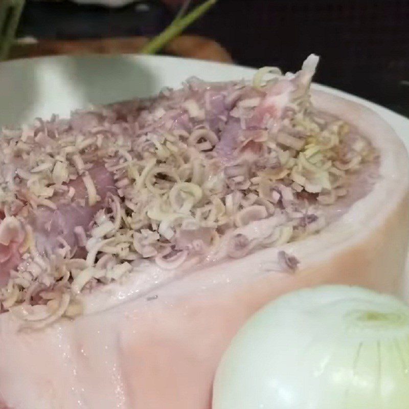 Step 1 Prepare the ingredients for Steamed Pork with Beer