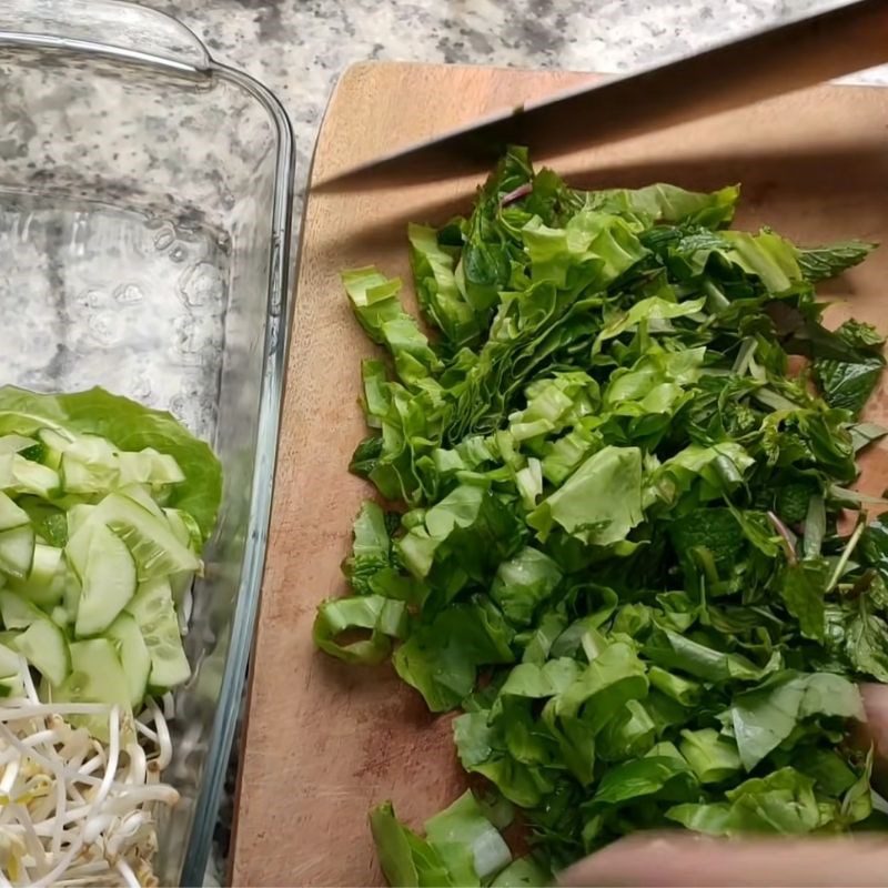 Step 1 Prepare the ingredients for Vermicelli with shrimp soy sauce and sausage