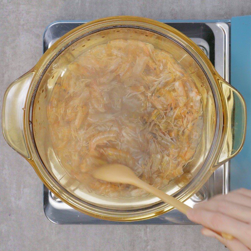 Step 1 Prepare the ingredients for shrimp and pork rice cakes