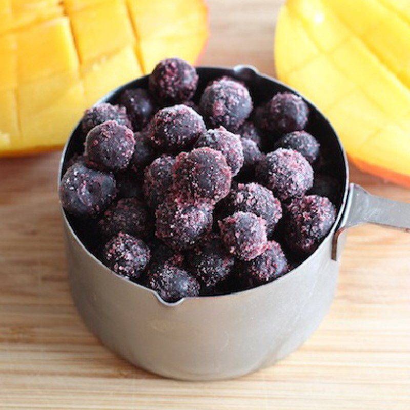 Step 1 Prepare the ingredients for Mango Blueberry Smoothie