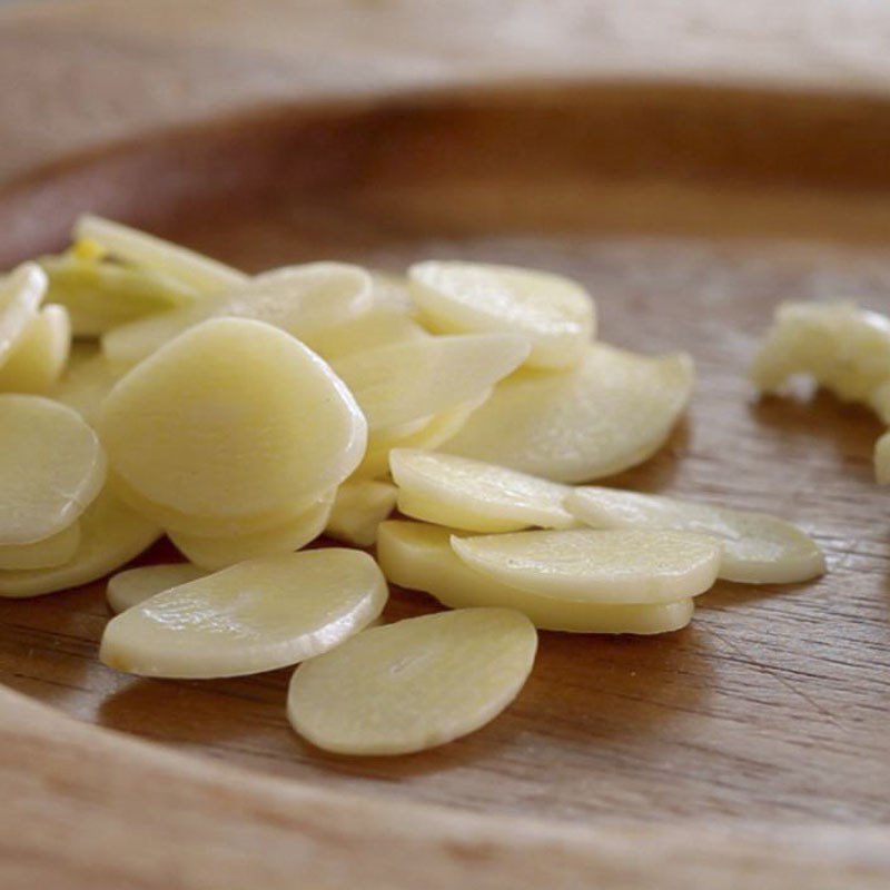 Step 1 Prepare the ingredients for stir-fried morning glory with chicken gizzards