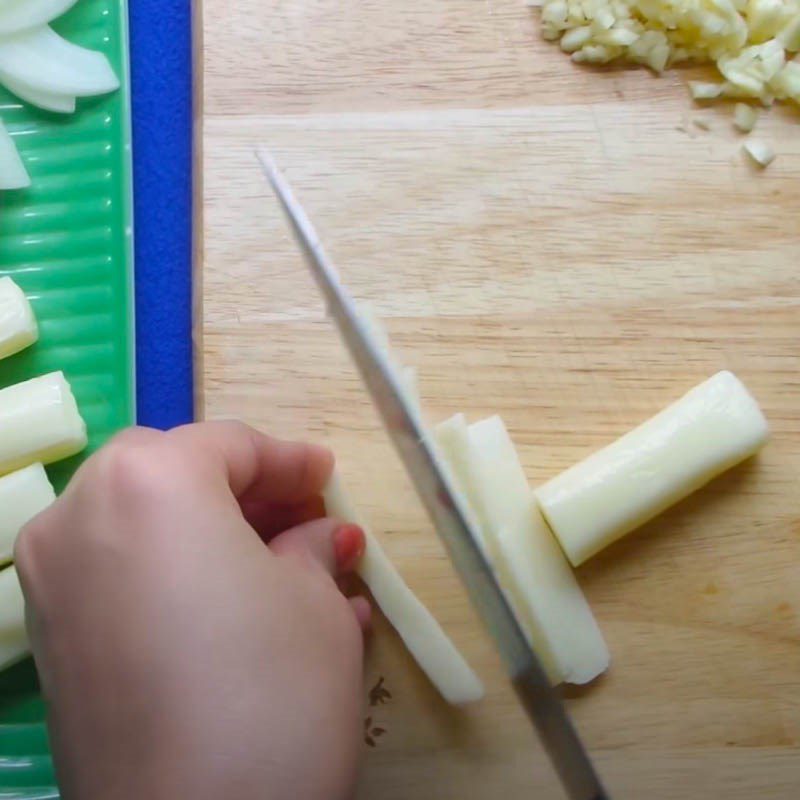 Step 1 Prepare the ingredients for Cheese sausage noodles