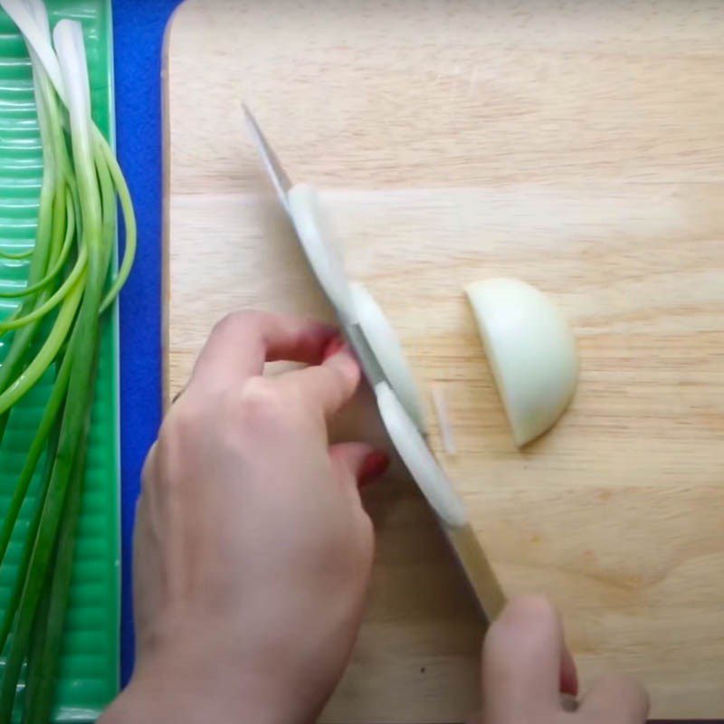 Step 1 Prepare the ingredients for Cheese sausage noodles