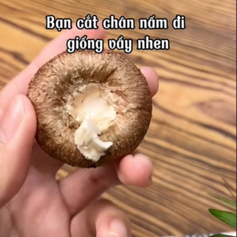 Step 1 Prepare the ingredients for Stuffed Shiitake Mushrooms with Tomato Sauce