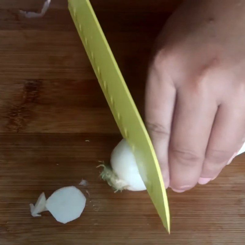 Step 1 Prepare the ingredients for Braised Chicken with White Radish