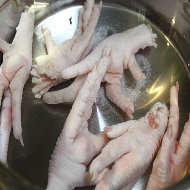 Step 1 Prepare the ingredients for Boiled chicken feet with bright yellow turmeric