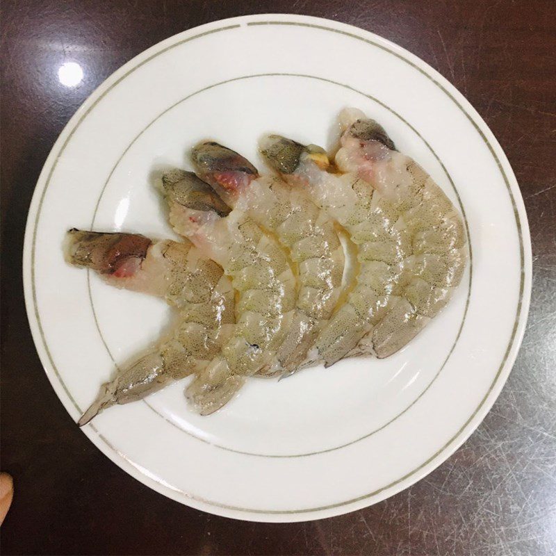 Step 1 Prepare the ingredients for Fried instant noodles with seafood (recipe shared by users)