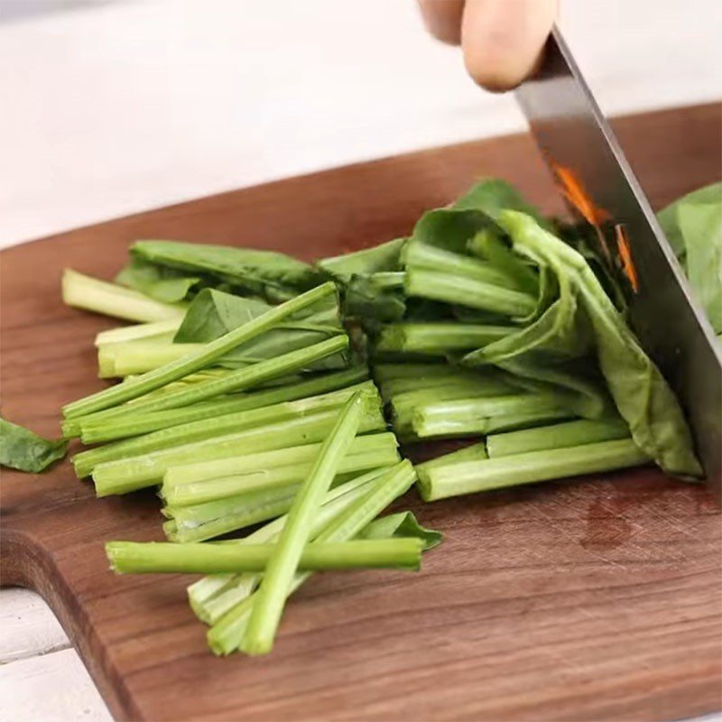 Step 1 Prepare the ingredients for Brown Rice Noodles mixed with Crab-flavored Vegetables