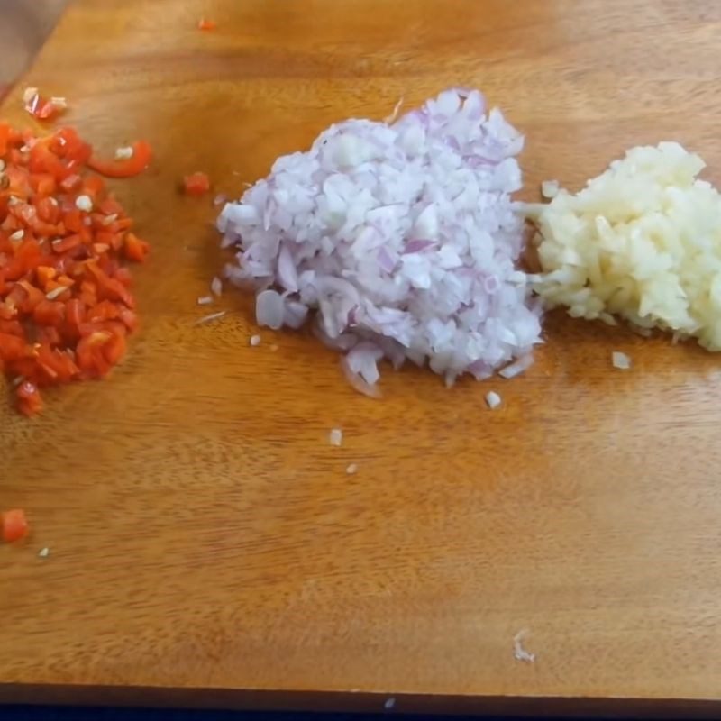 Step 1 Preparation of ingredients for Noodle with soy sauce, meat, and egg