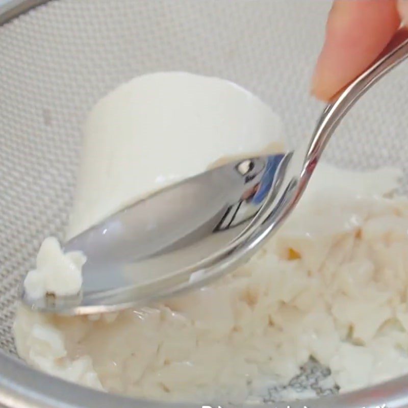 Step 1 Prepare the ingredients for Steamed Soft Tofu with Egg and Carrot