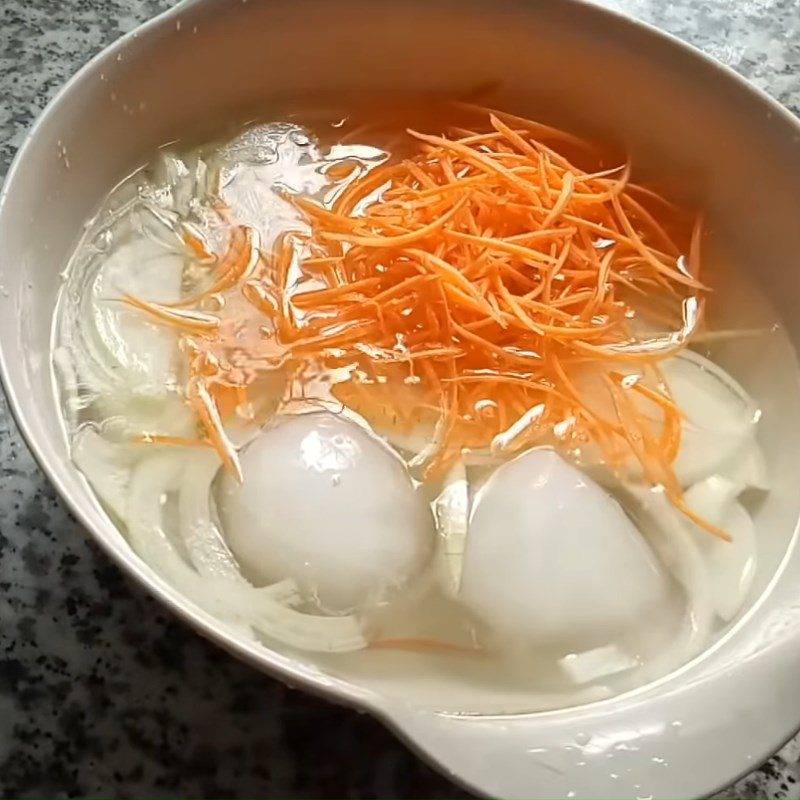 Step 1 Prepare the ingredients for Chicken Salad with Onion and Kumquat