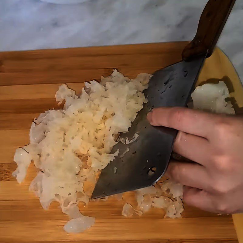 Step 1 Prepare ingredients Snow fungus crab soup