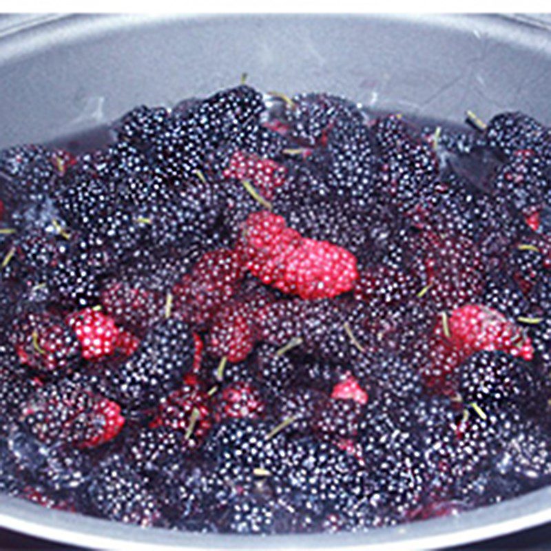 Step 1 Prepare the ingredients for Mulberry Wine